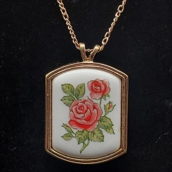 Vintage Avon June Rose Necklace Pendant Gold Tone Chain 1980 Heritage Collection - Picture 7 of 7